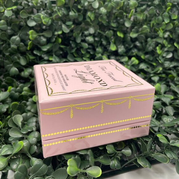 NEW/SEALED - Too Faced Diamond Light Highlighter - Picture 2 of 4